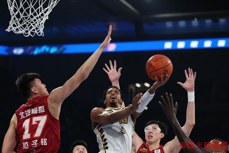 广东53分大胜广厦豪取10连胜 北京击败吉林