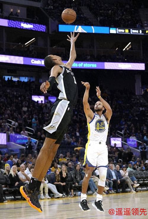 库里联手文班冲第5冠？美媒建议勇士马刺交易 福克斯索汉等人成筹码